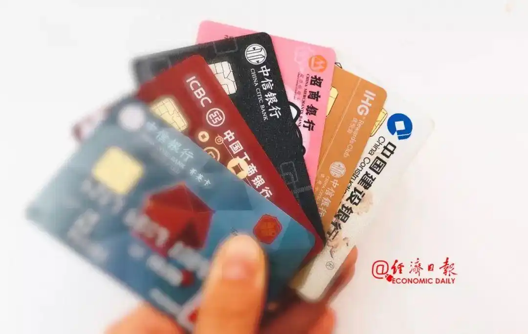 股票投资与基金投资比较_炒股能赚钱吗_投资心理对收益影响