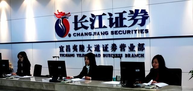 股市韭菜盛宴警示_全民炒股风险分析_炒股多少钱能开户